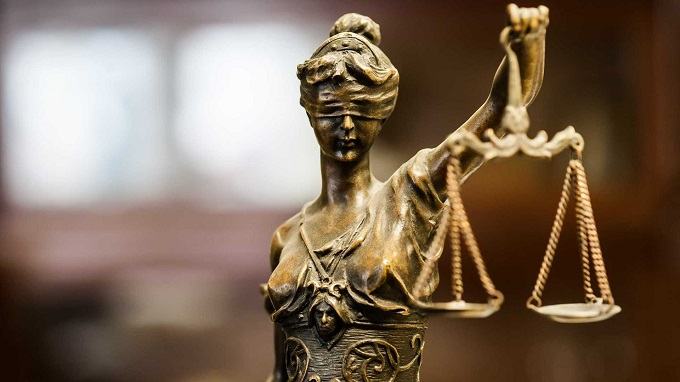 Imagem editorial fotográfica gerada por IA relacionada a Juizado reconhece restituição de contribuição previdenciária sobre rateio do FUNDEB
